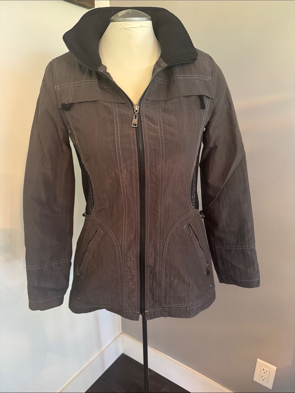 Utility Zip-Front Women’s Jacket in Charcoal Gray